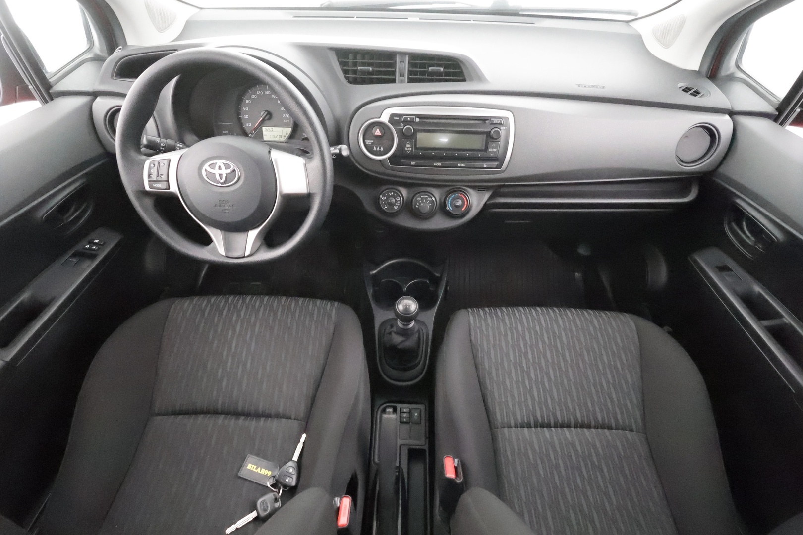 TOYOTA Yaris 2015