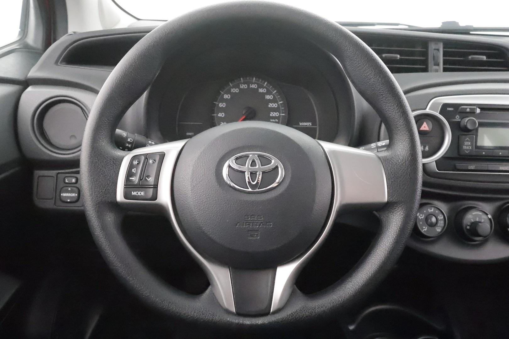 TOYOTA Yaris 2015