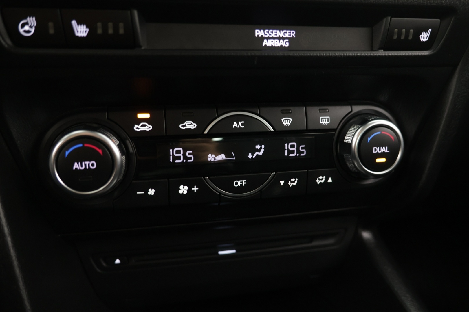 MAZDA 3 2017