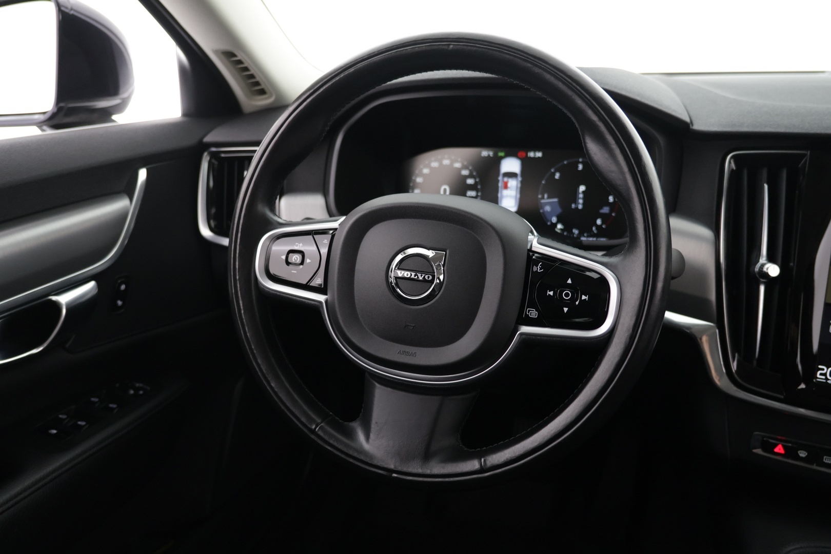 VOLVO S90 2019