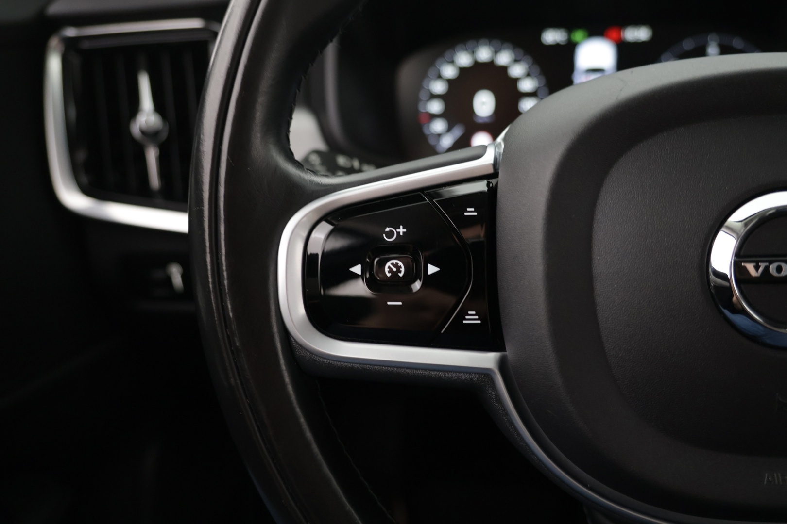 VOLVO S90 2019