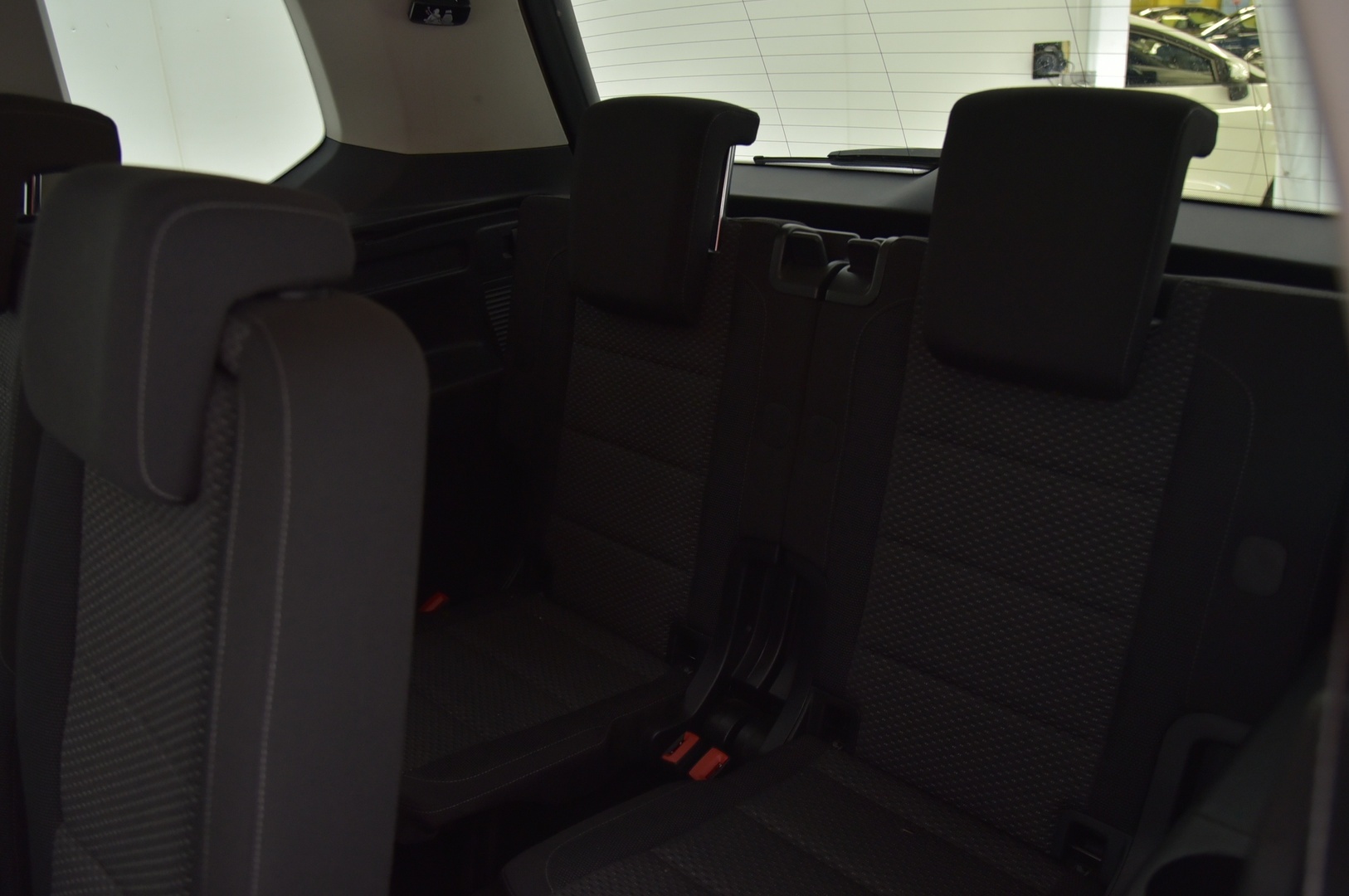 VOLKSWAGEN Touran 2016