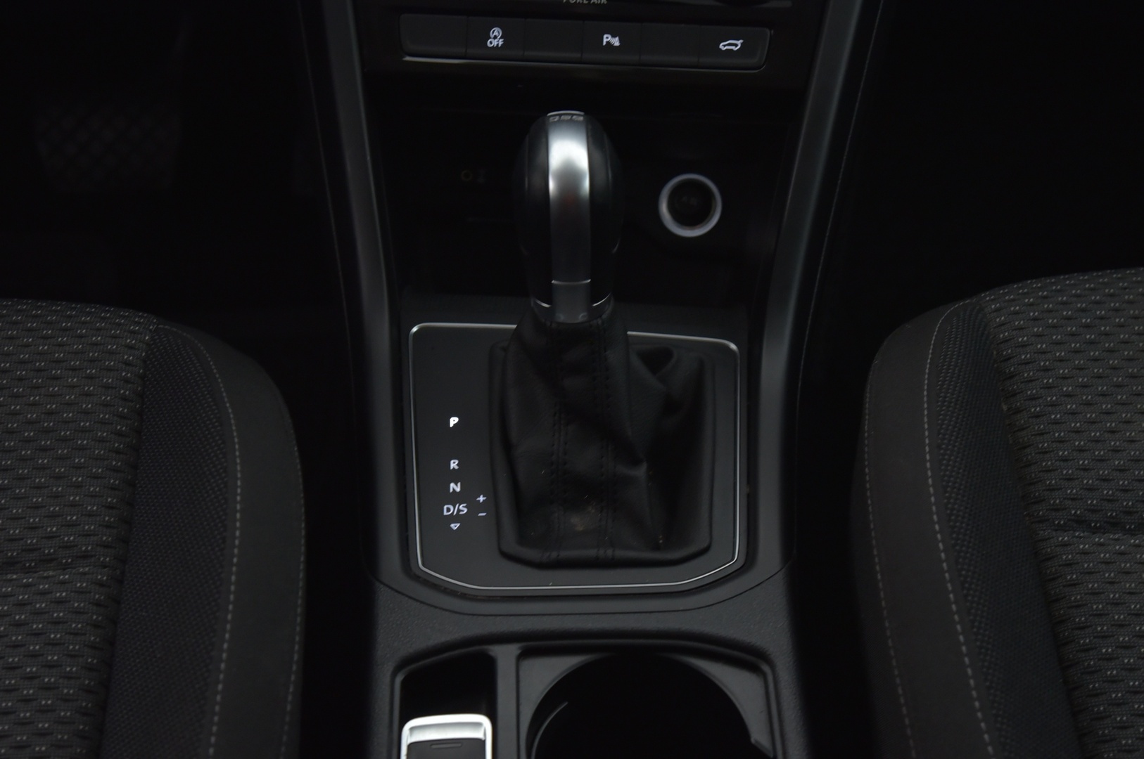 VOLKSWAGEN Touran 2016