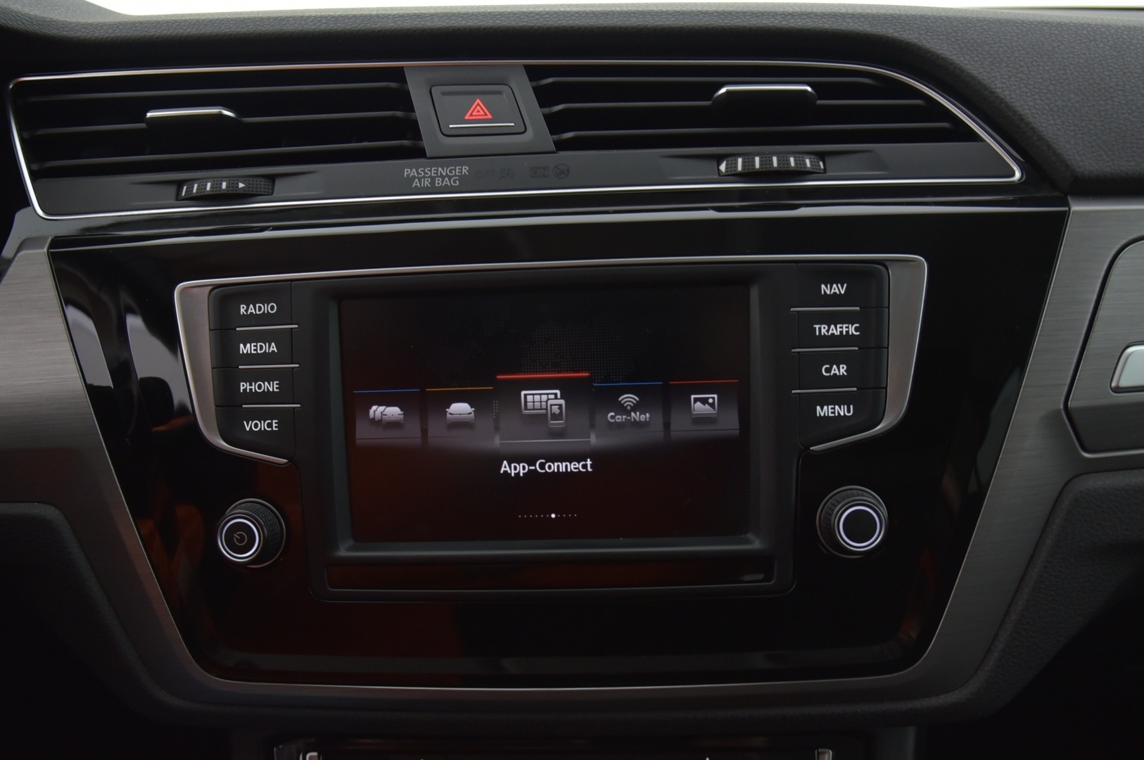 VOLKSWAGEN Touran 2016