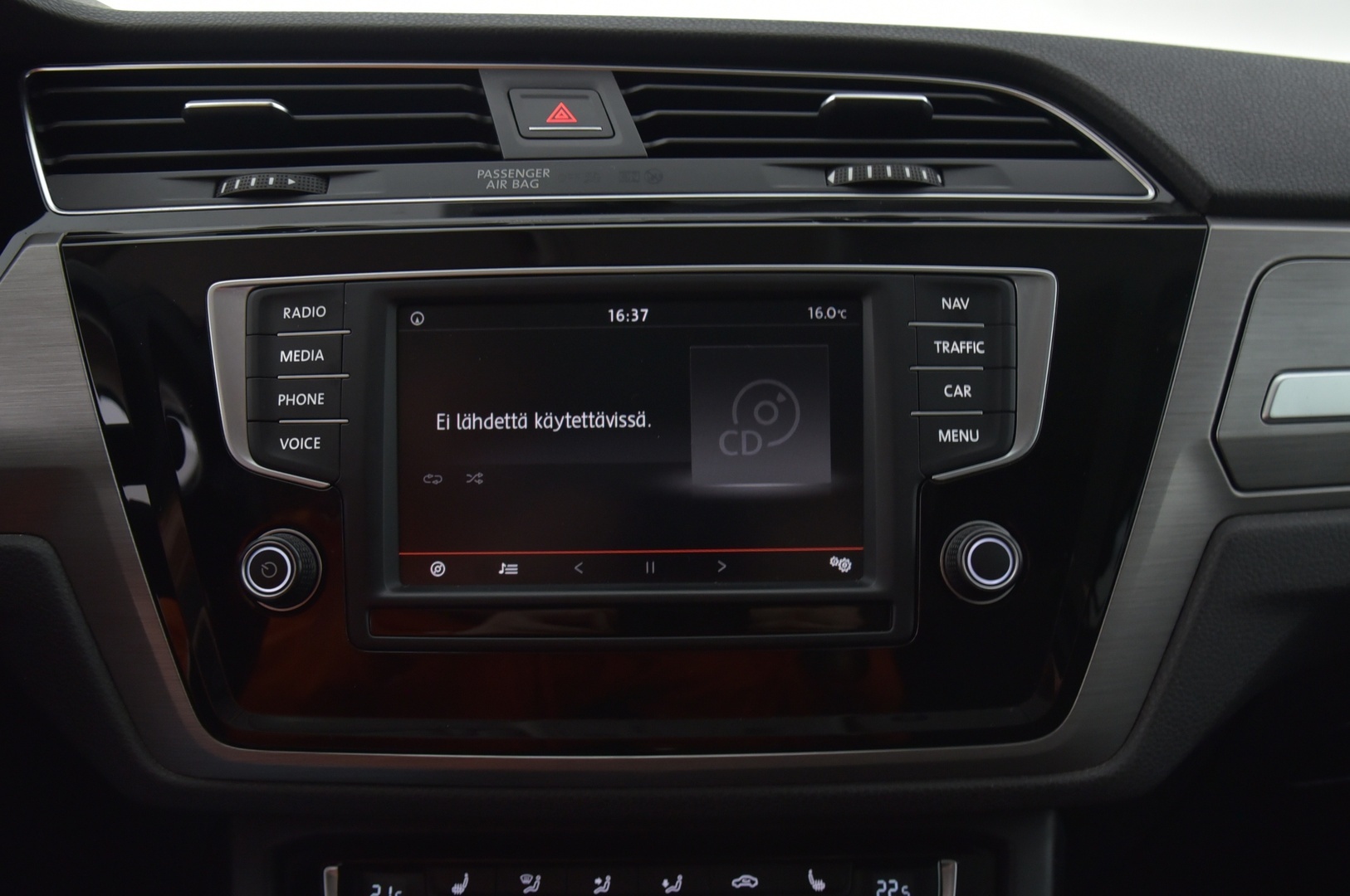 VOLKSWAGEN Touran 2016