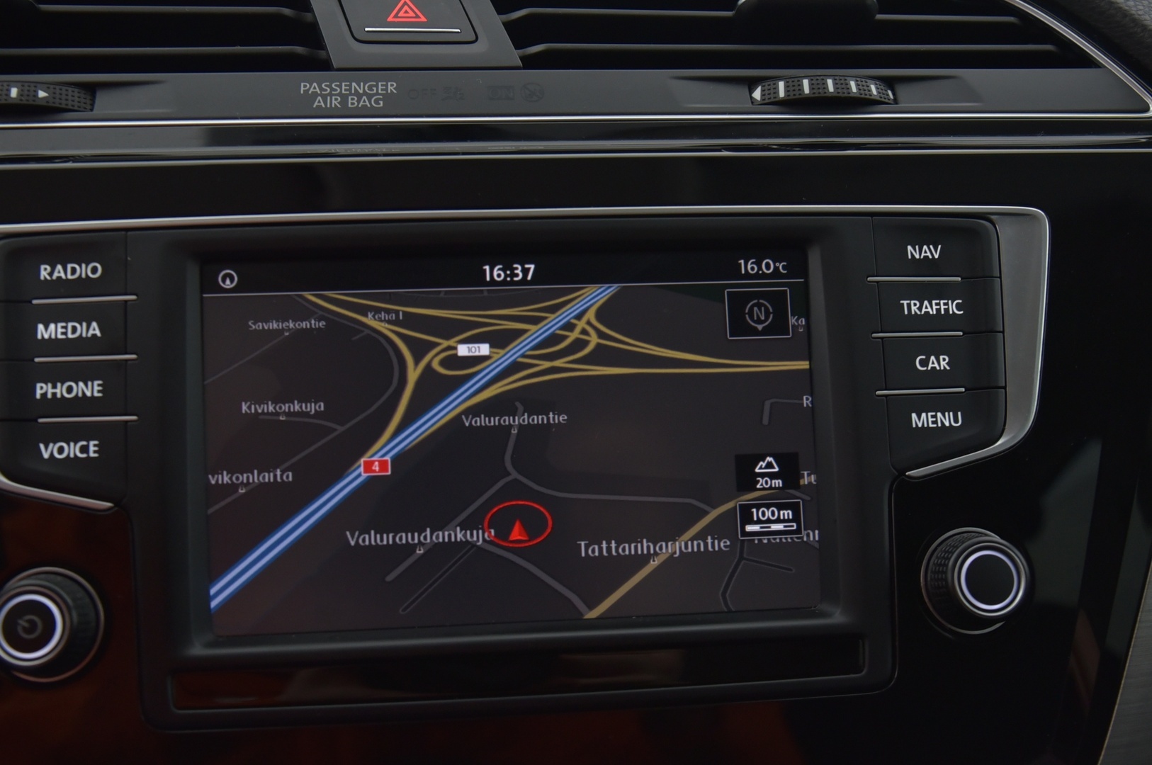 VOLKSWAGEN Touran 2016