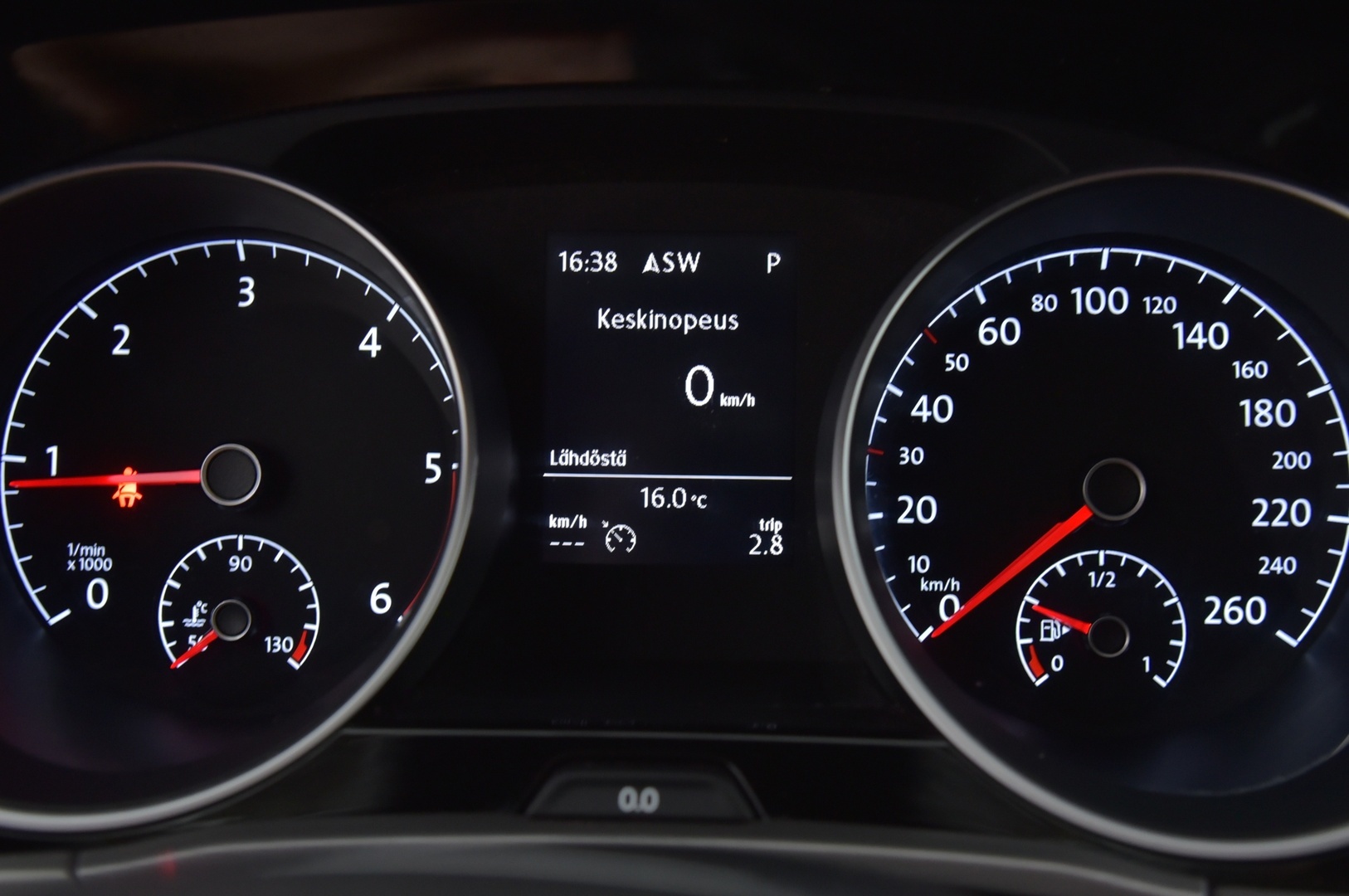 VOLKSWAGEN Touran 2016