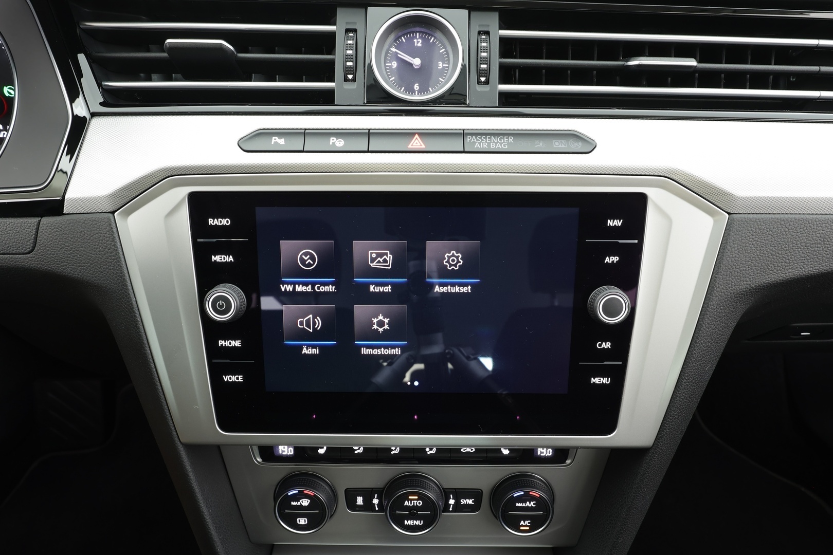 VOLKSWAGEN Passat 2019