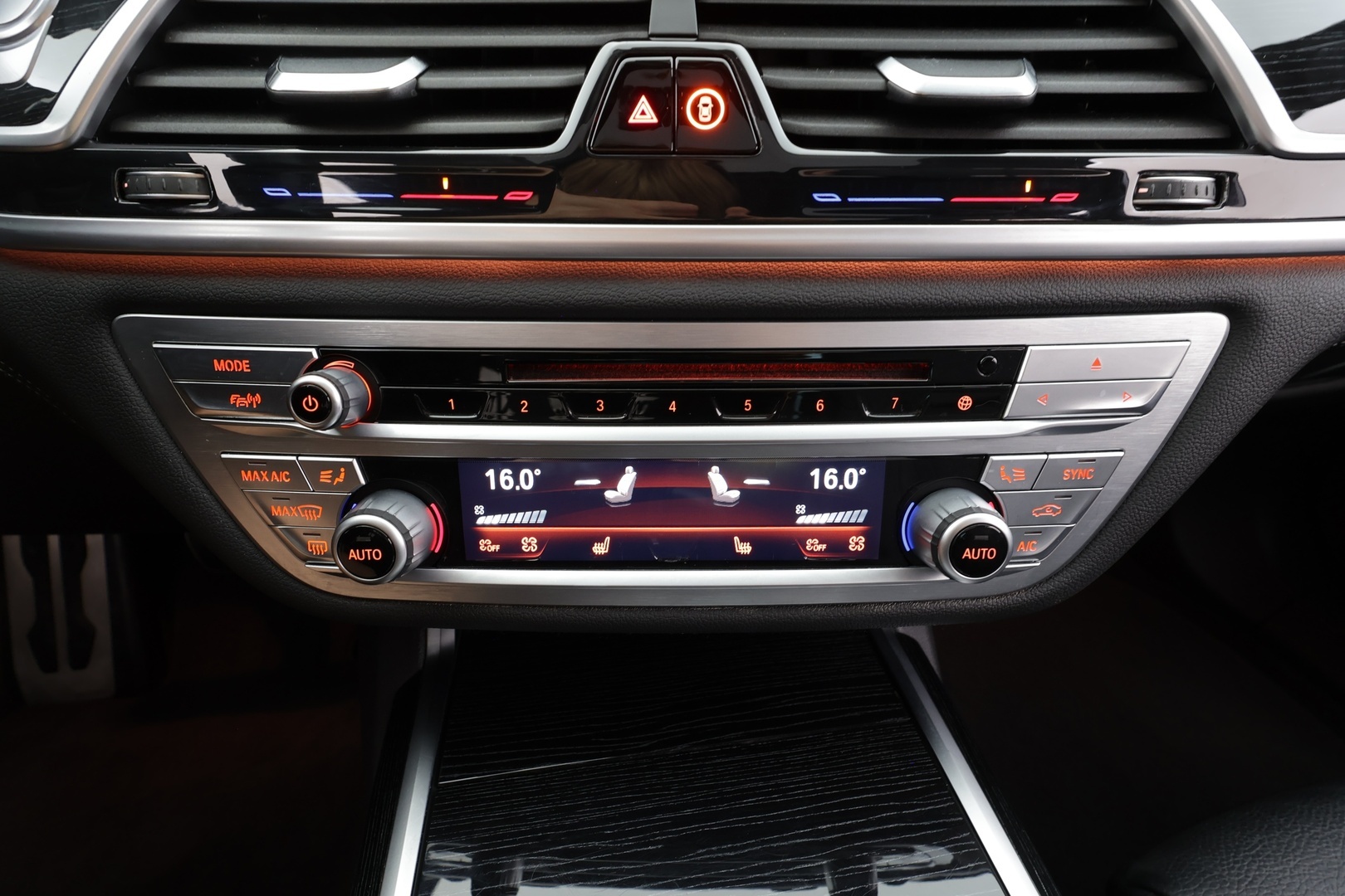 BMW 745 2020