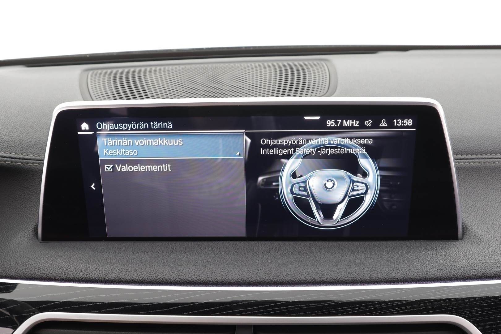 BMW 745 2020