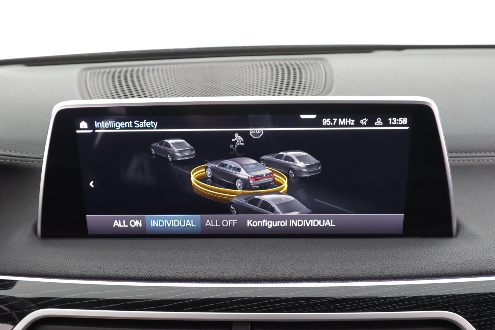 BMW 745 2020