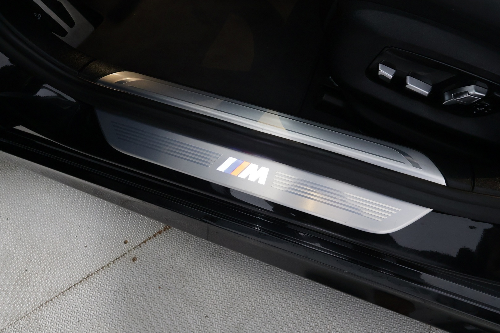 BMW 745 2020