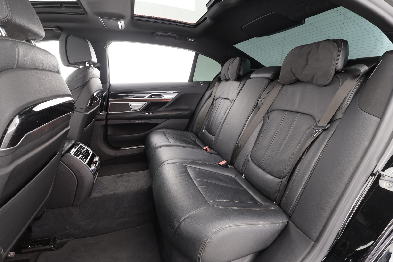 BMW 745 2020