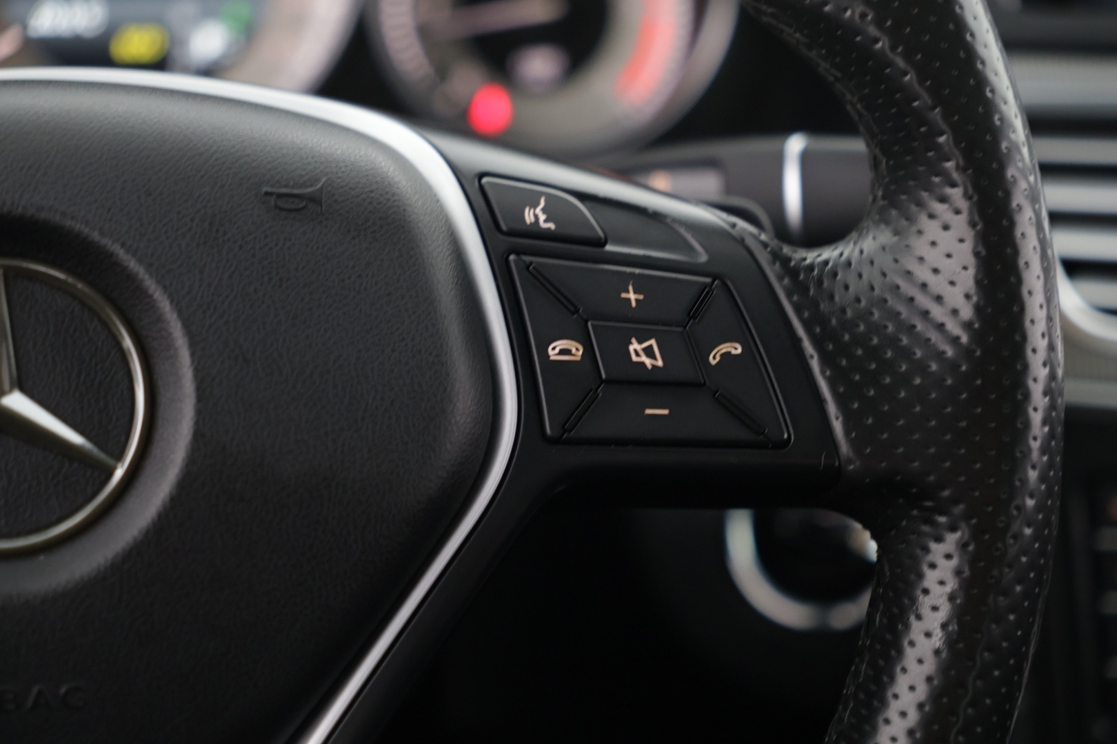 MERCEDES-BENZ E 2015