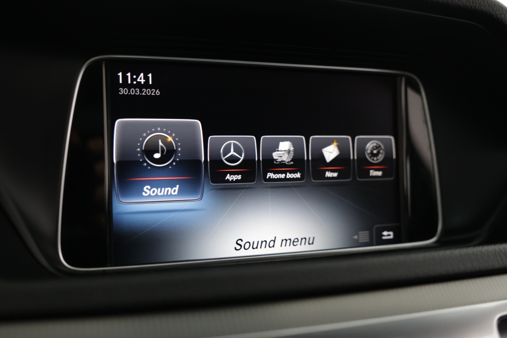 MERCEDES-BENZ E 2015