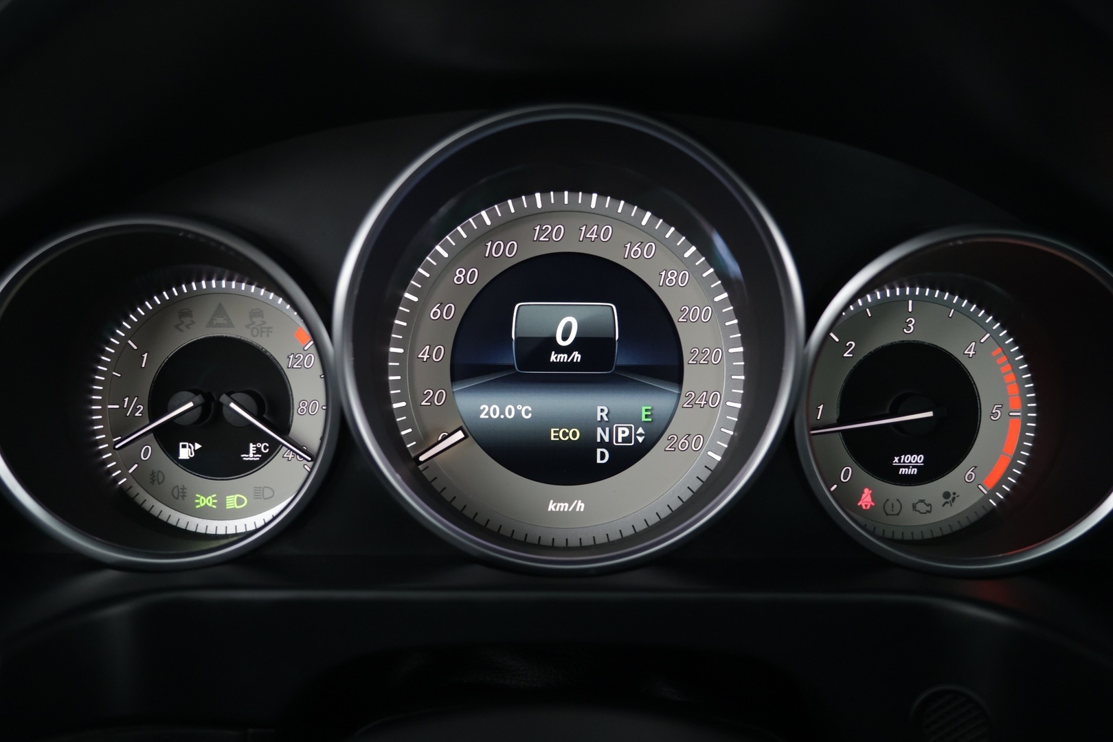 MERCEDES-BENZ E 2015