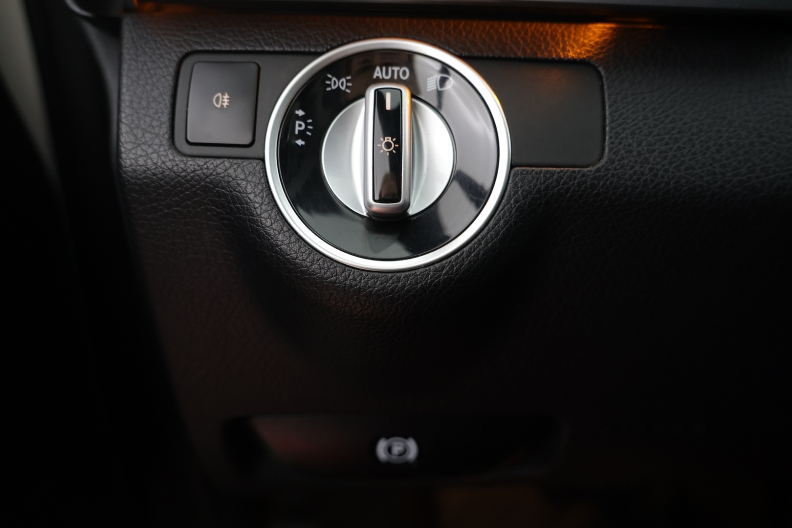 MERCEDES-BENZ E 2015