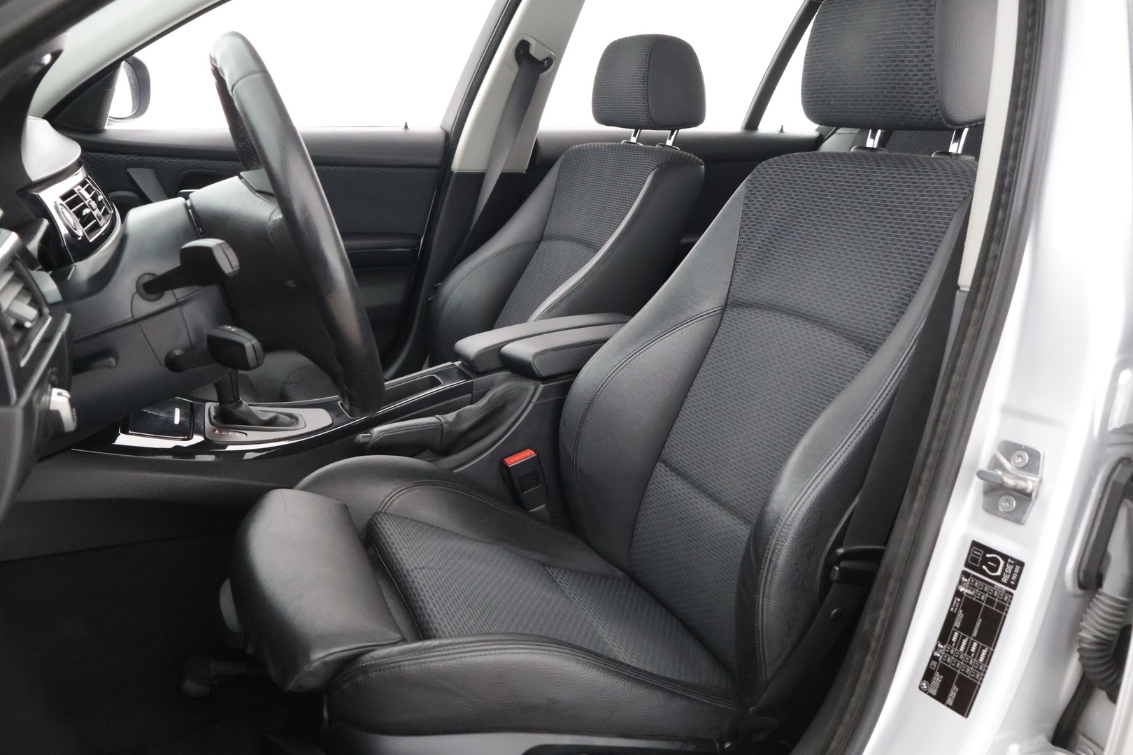 BMW 330 2010