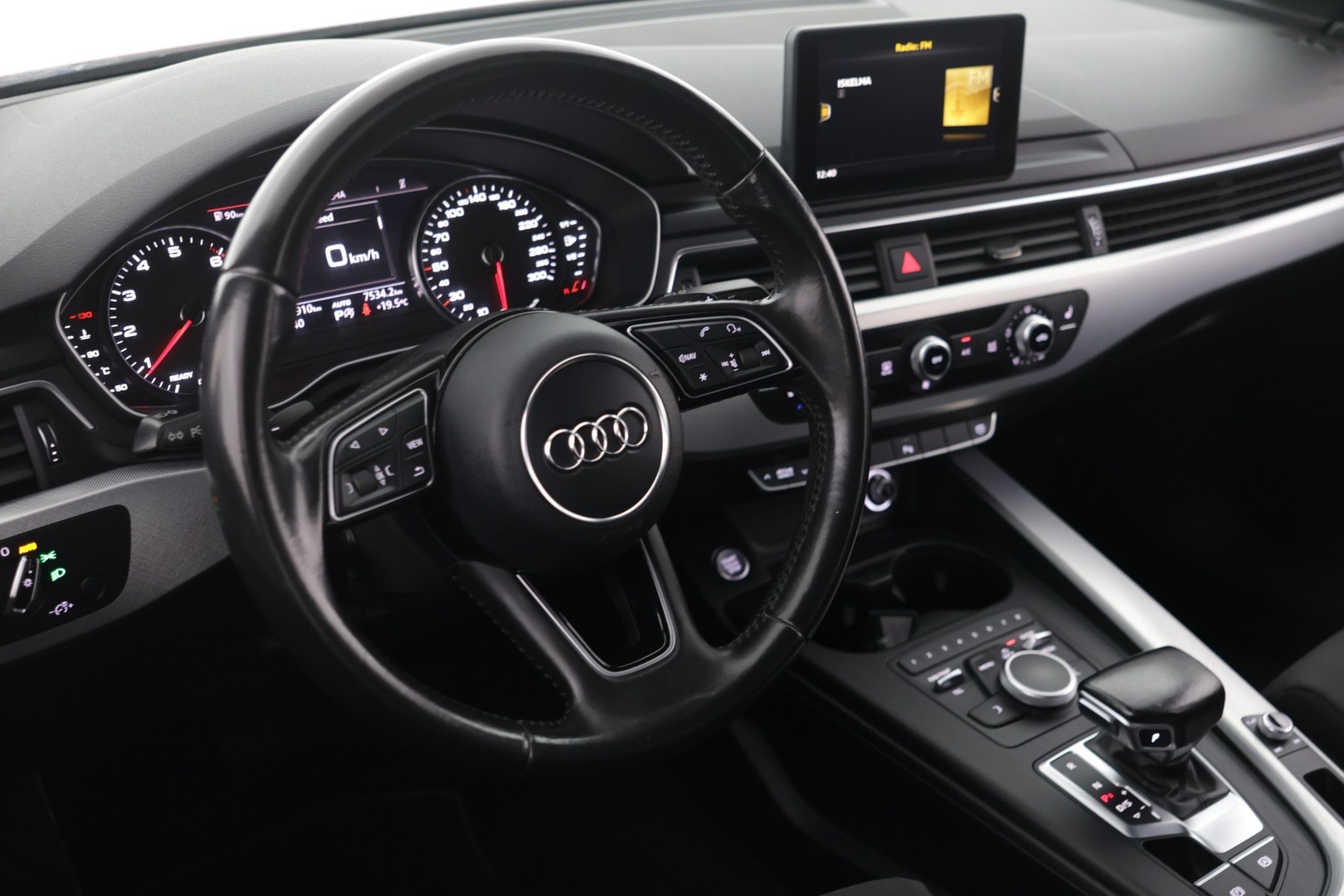 AUDI A4 2016
