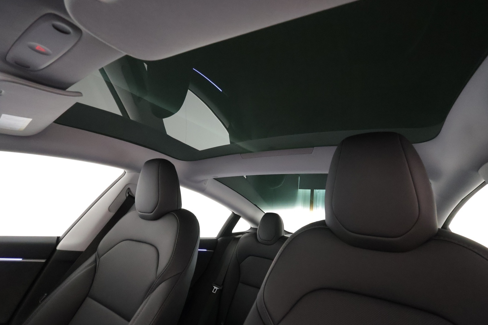 TESLA Model 3 2025