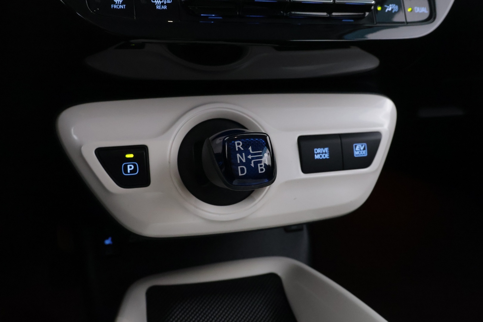 TOYOTA Prius 2016