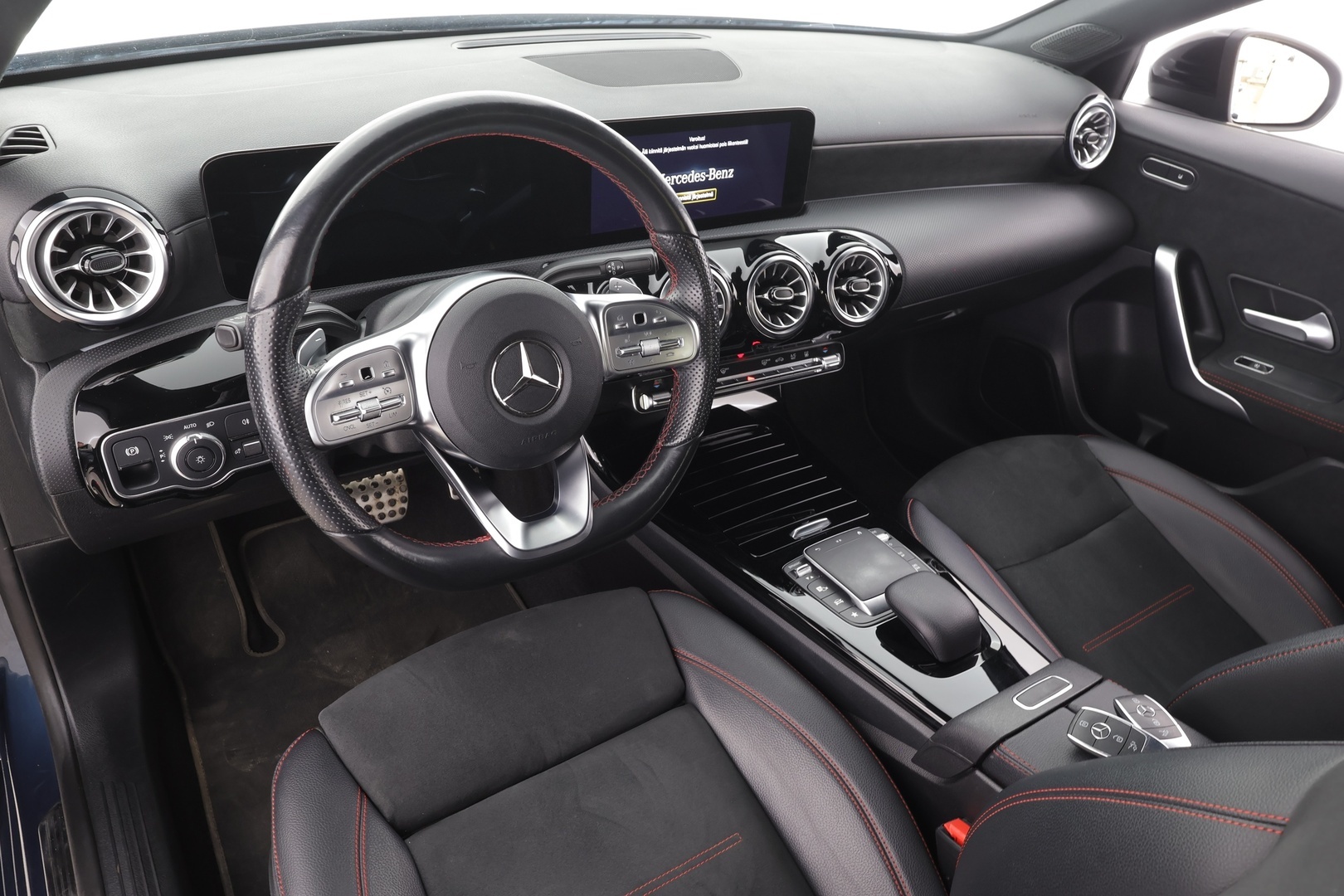 MERCEDES-BENZ A 2022