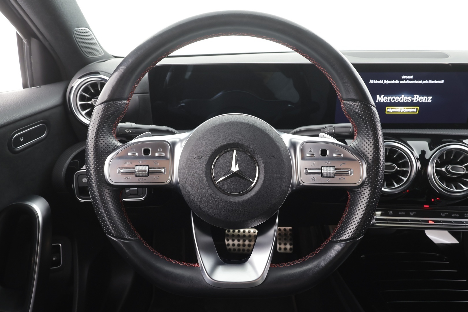 MERCEDES-BENZ A 2022