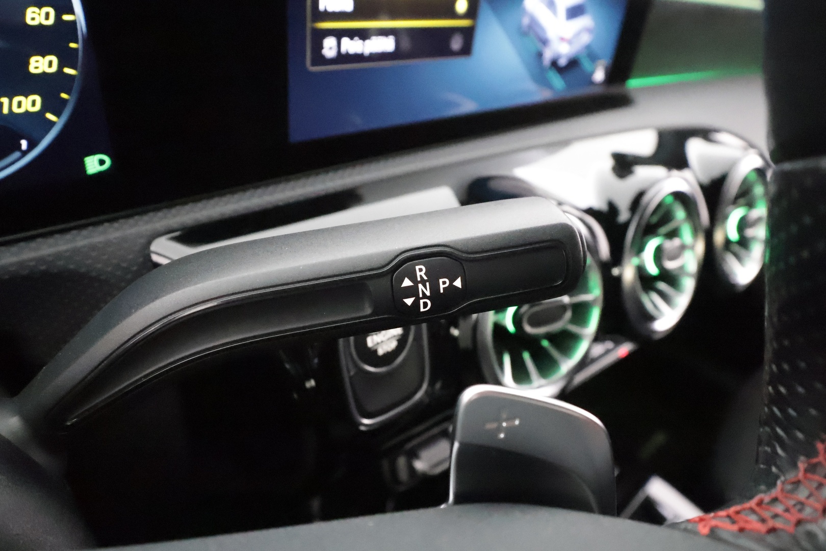 MERCEDES-BENZ A 2022