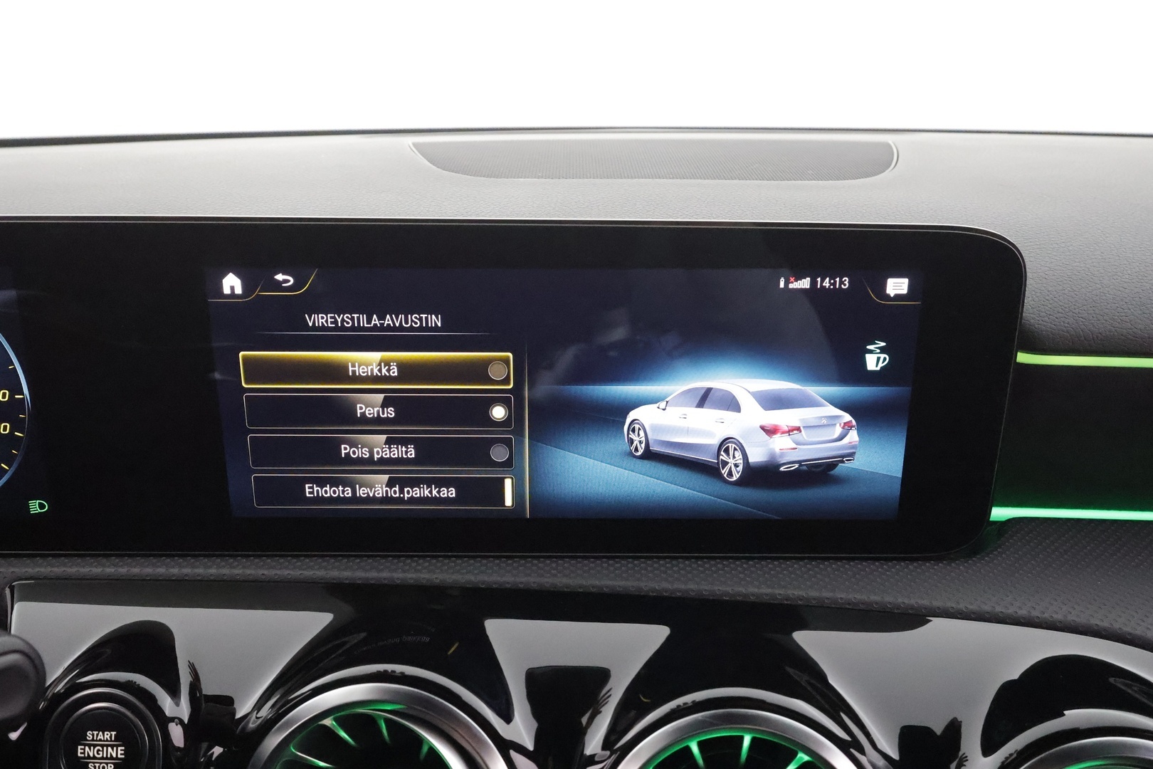 MERCEDES-BENZ A 2022