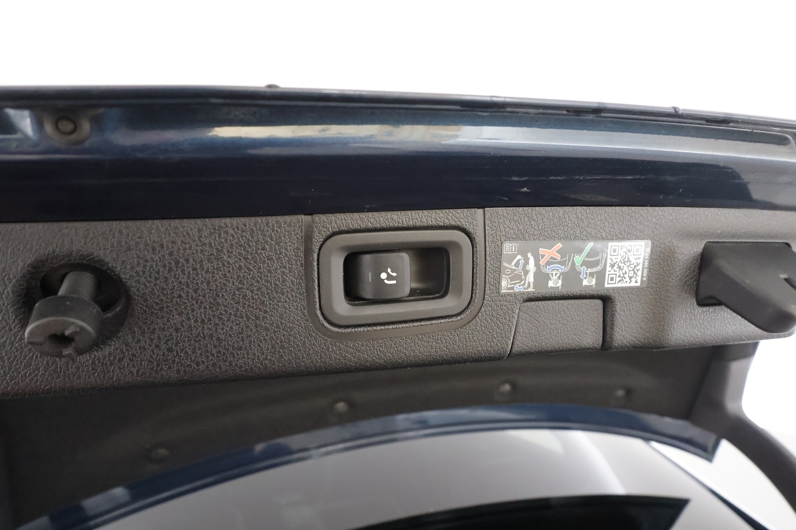 MERCEDES-BENZ A 2022