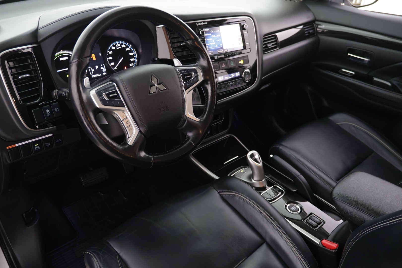 MITSUBISHI OUTLANDER PHEV 2016