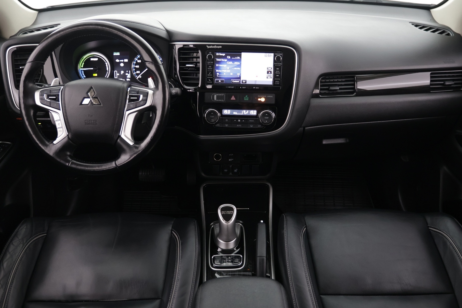 MITSUBISHI OUTLANDER PHEV 2016
