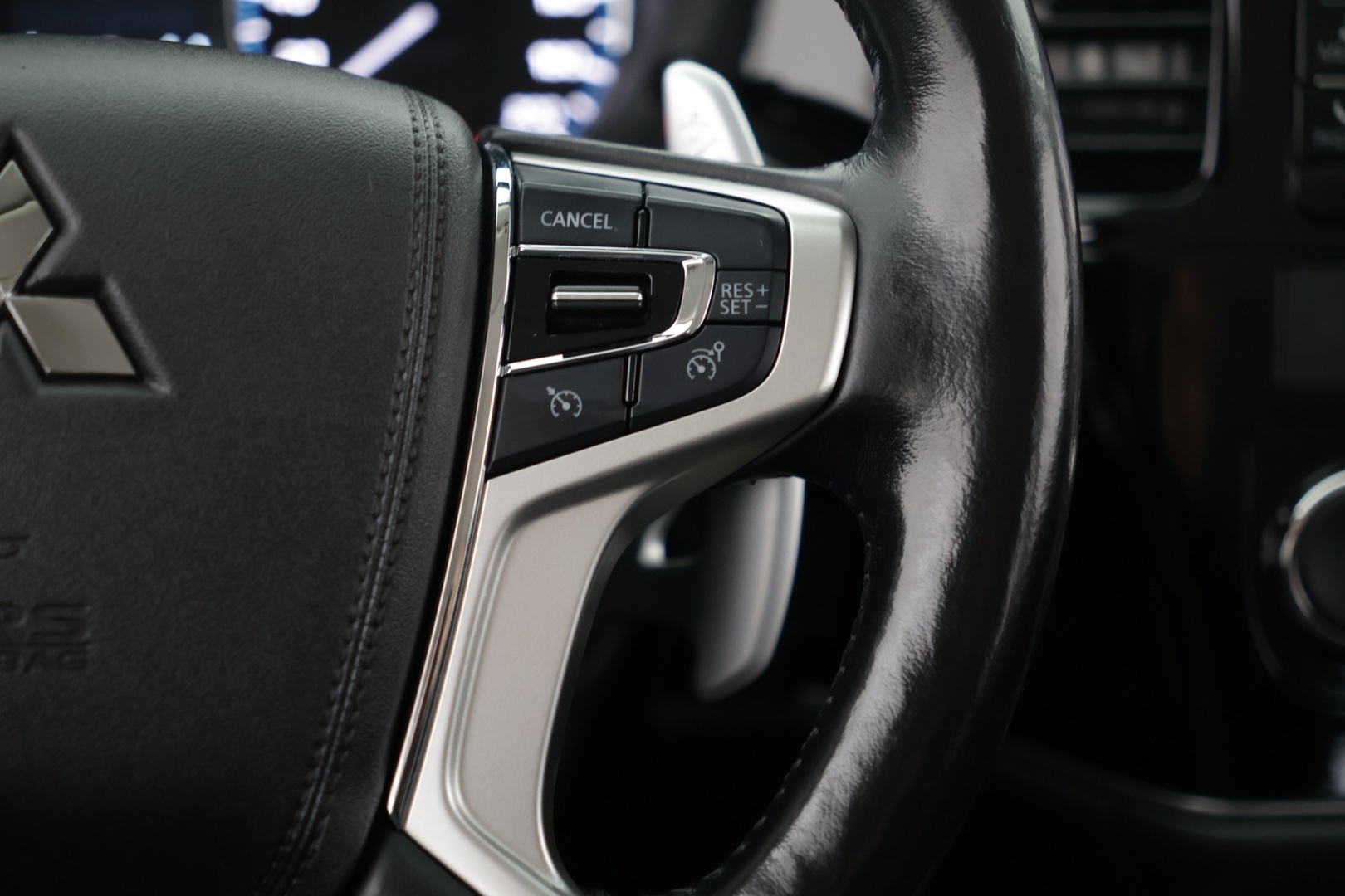MITSUBISHI OUTLANDER PHEV 2016