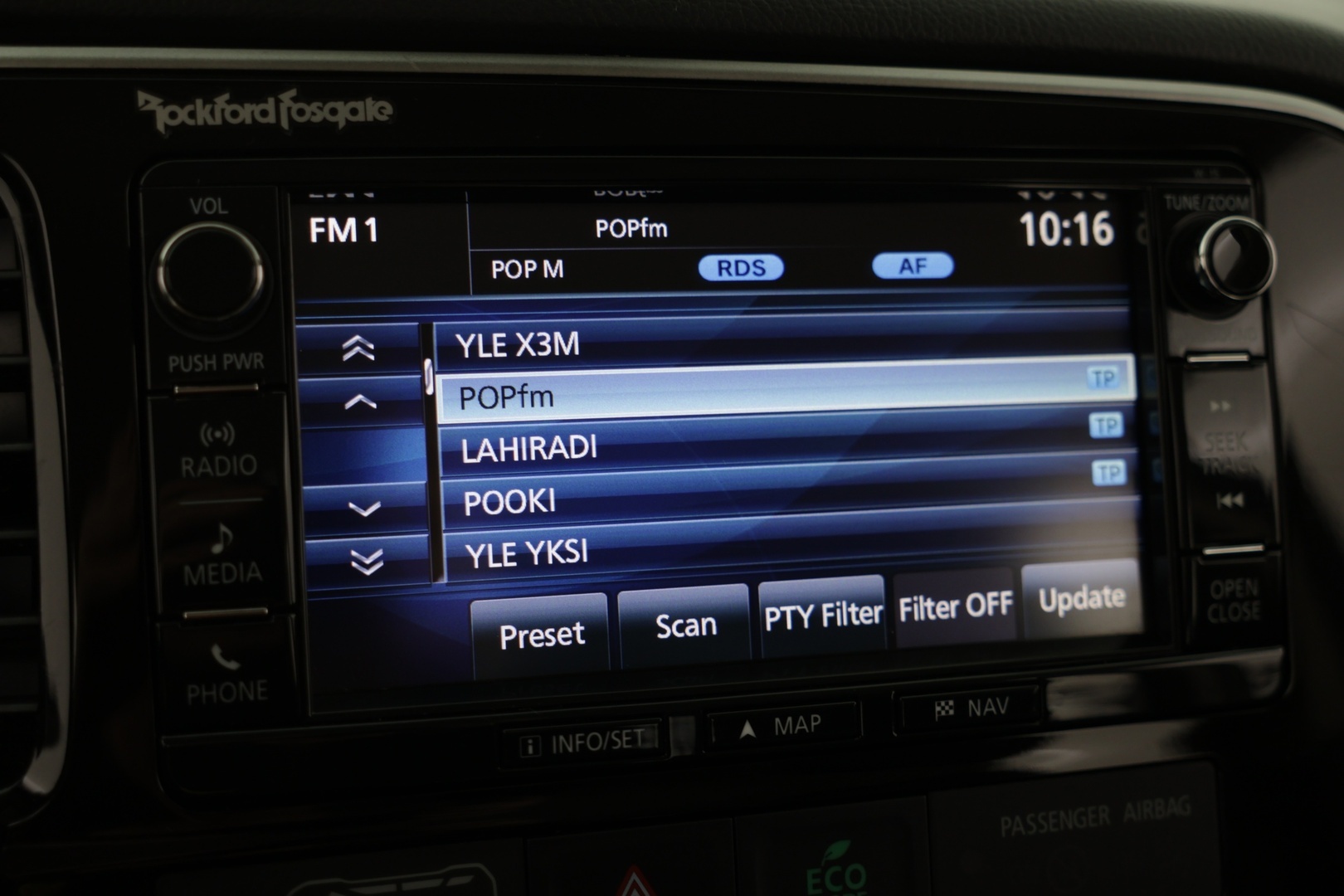 MITSUBISHI OUTLANDER PHEV 2016