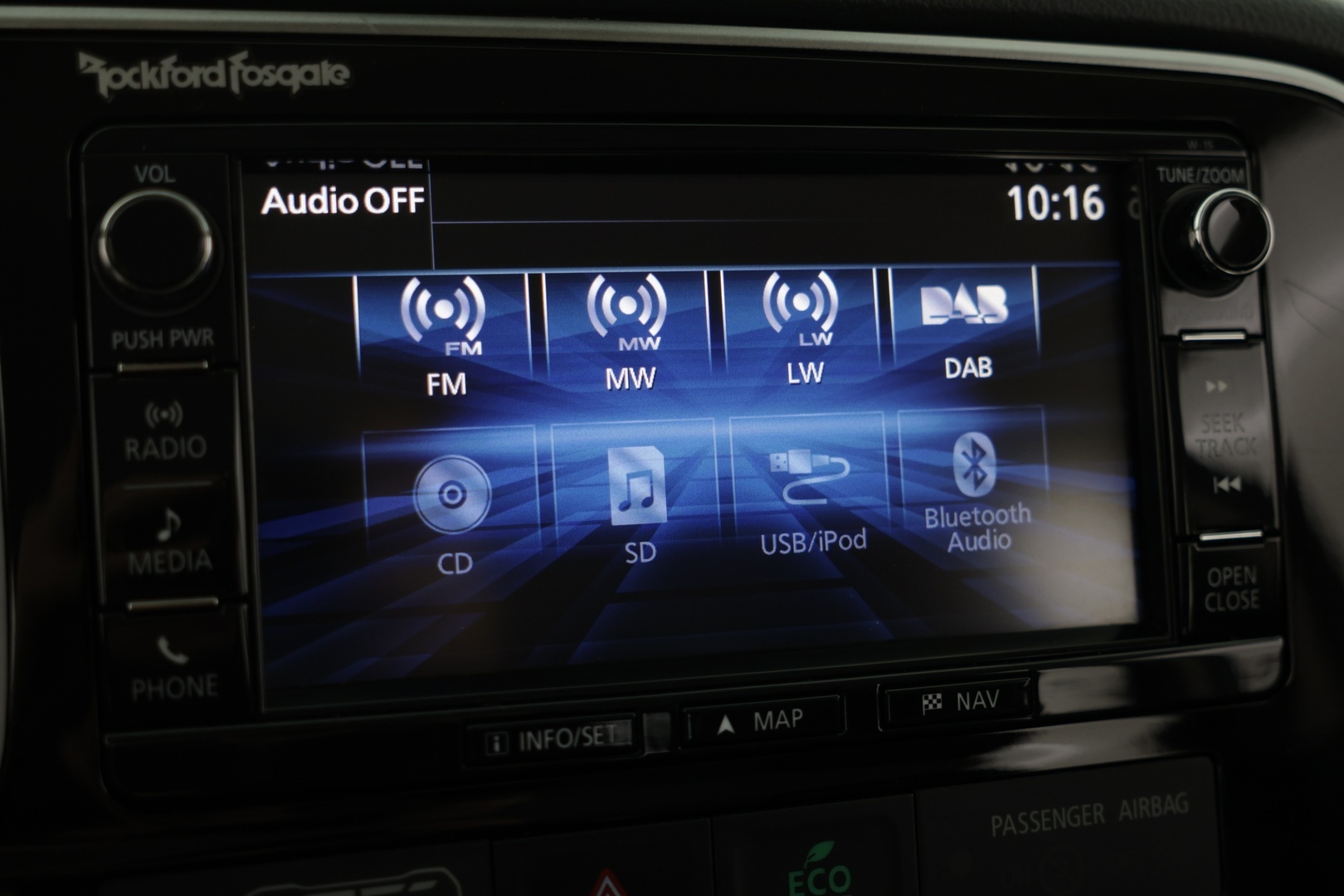 MITSUBISHI OUTLANDER PHEV 2016