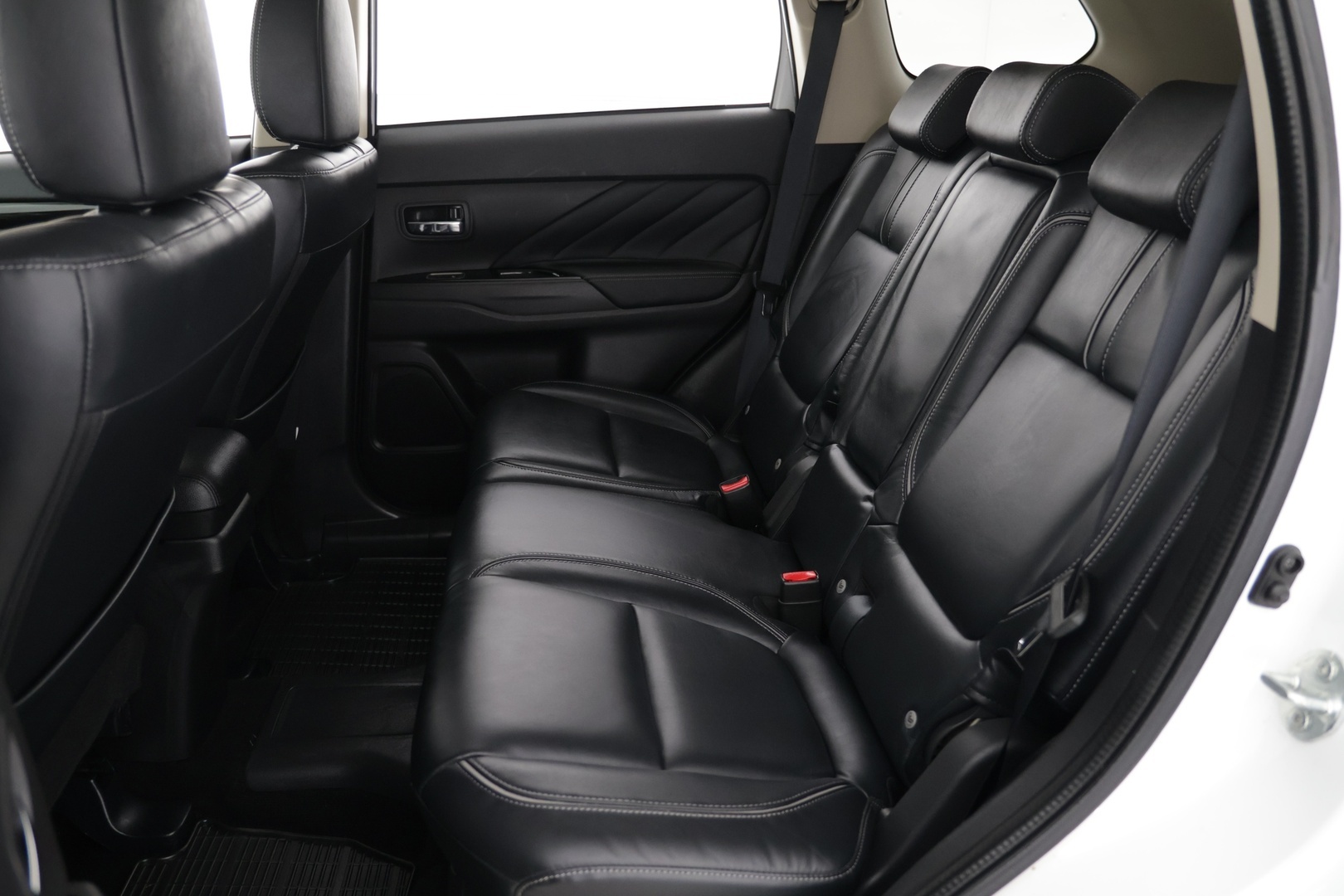 MITSUBISHI OUTLANDER PHEV 2016