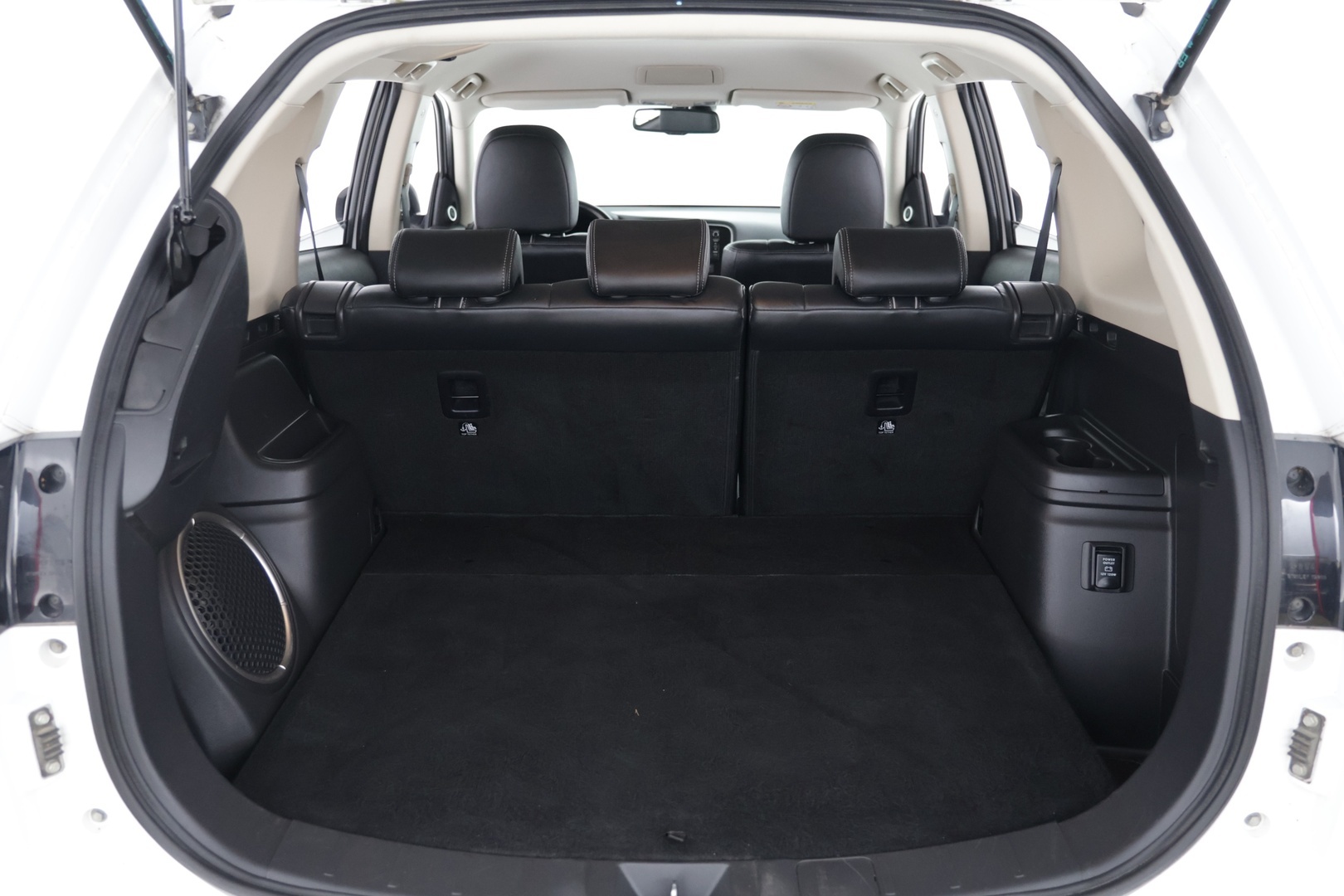 MITSUBISHI OUTLANDER PHEV 2016