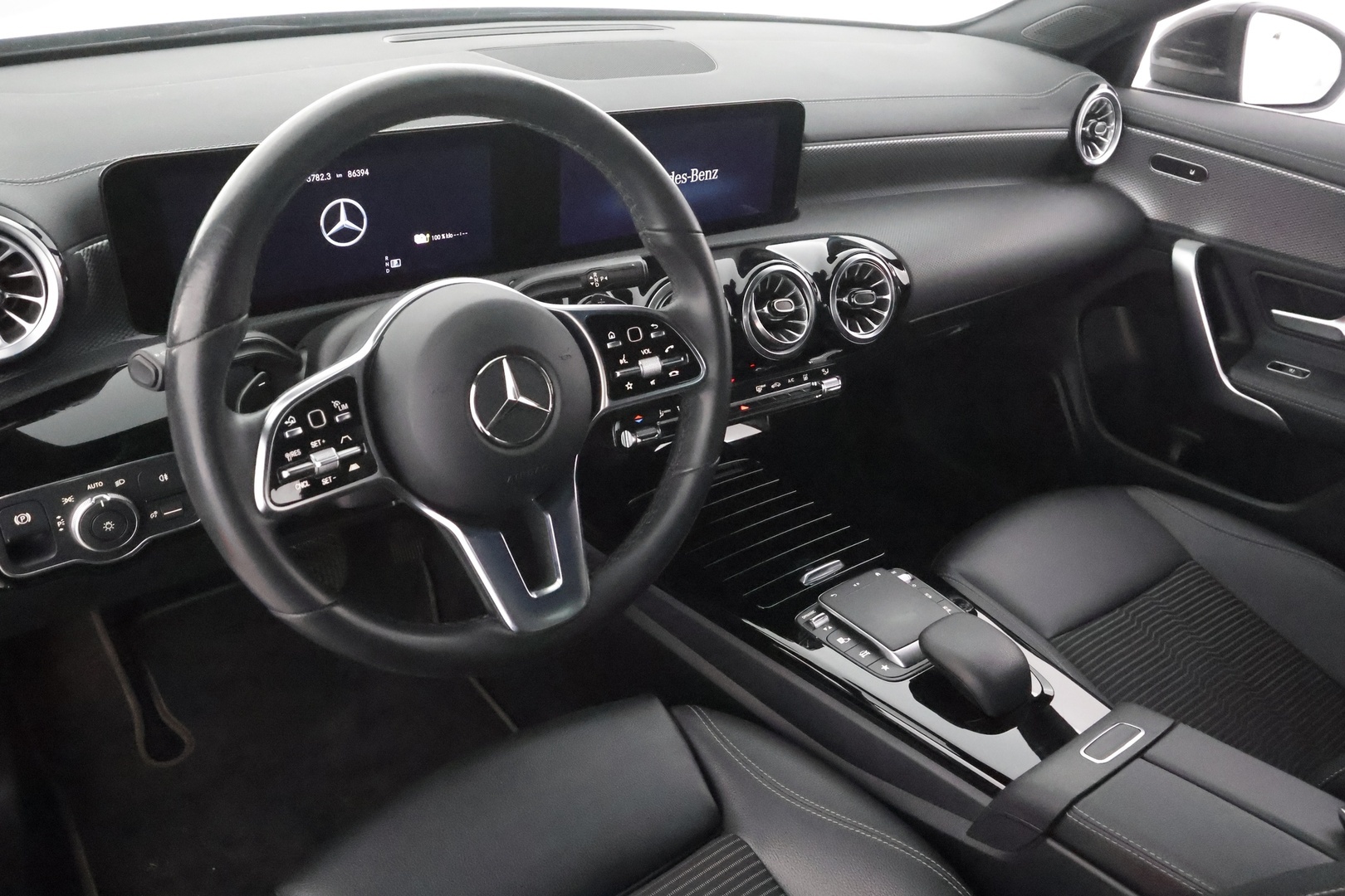 MERCEDES-BENZ CLA 2023