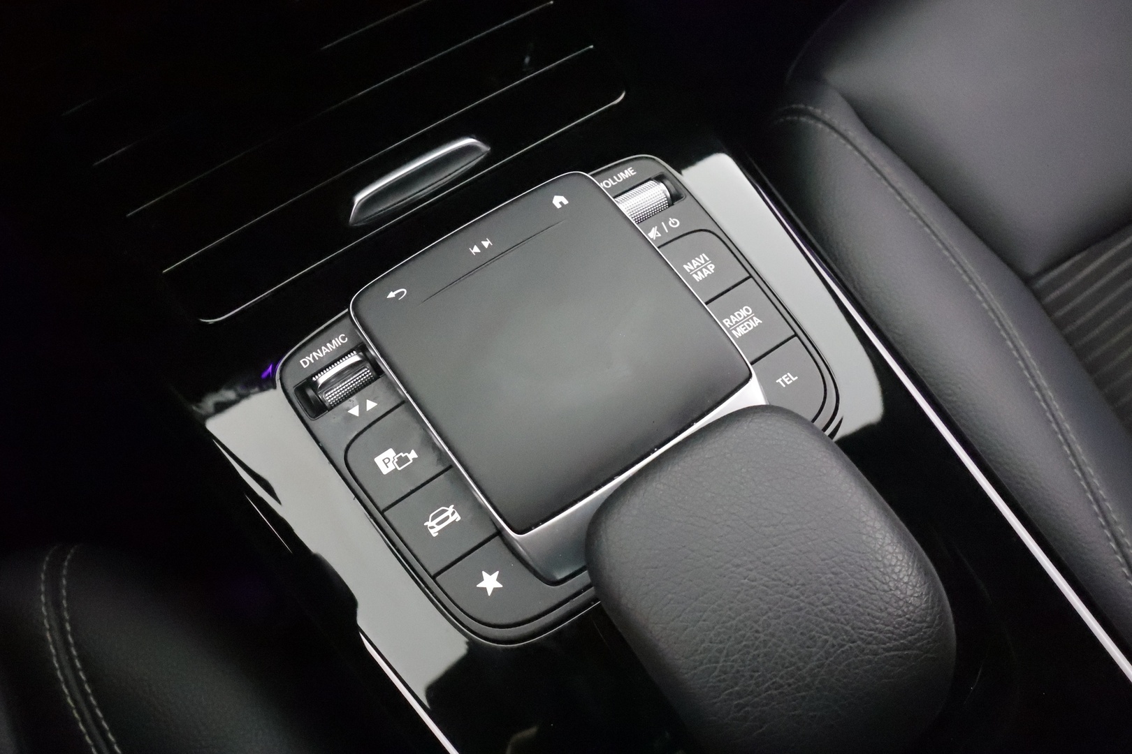 MERCEDES-BENZ CLA 2023