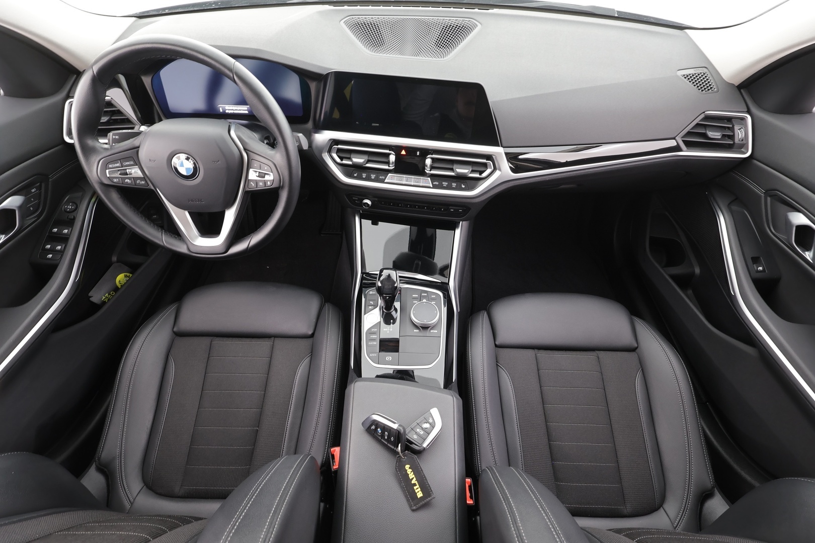 BMW 330 2021