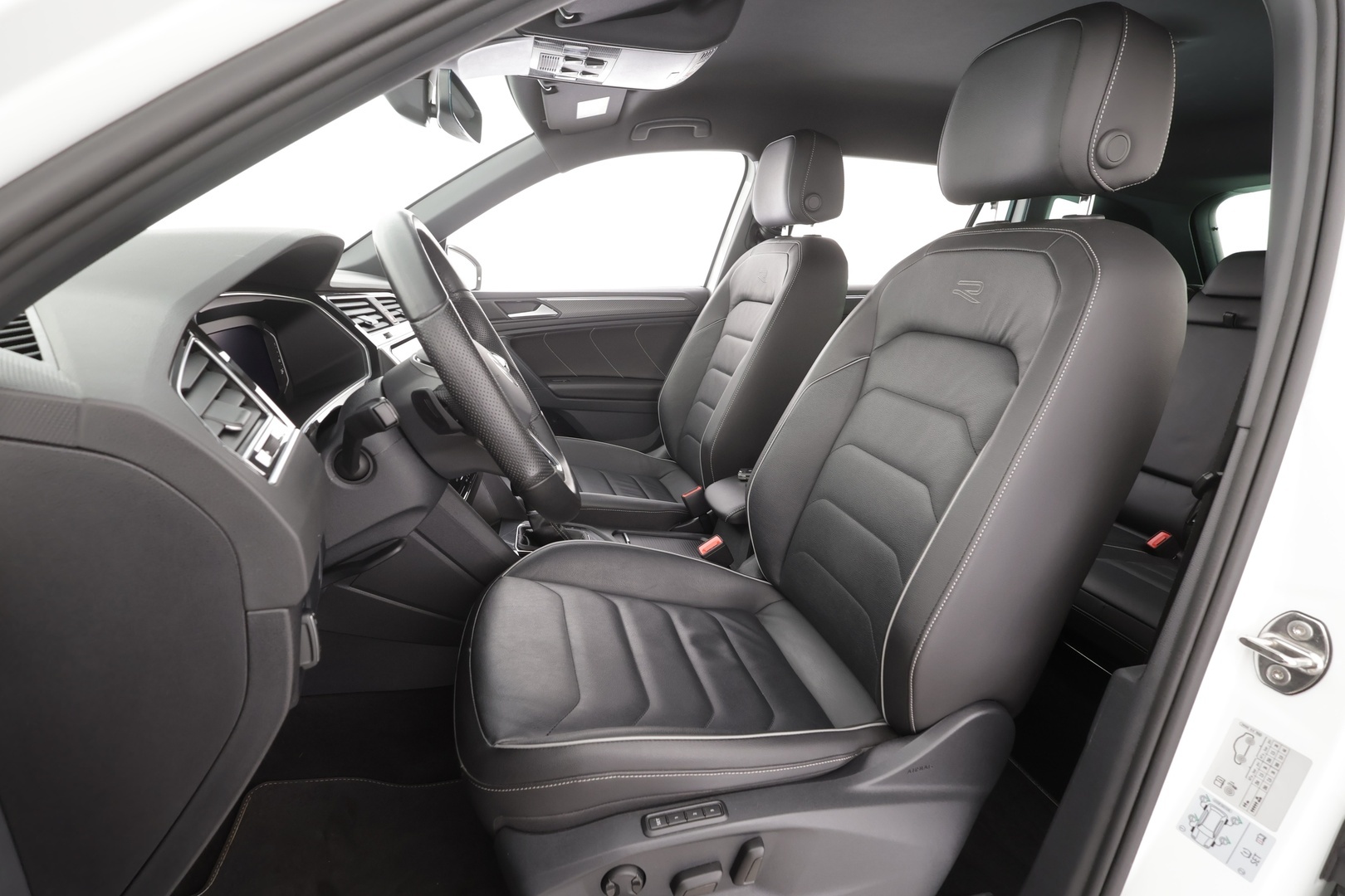 VOLKSWAGEN Tiguan 2024