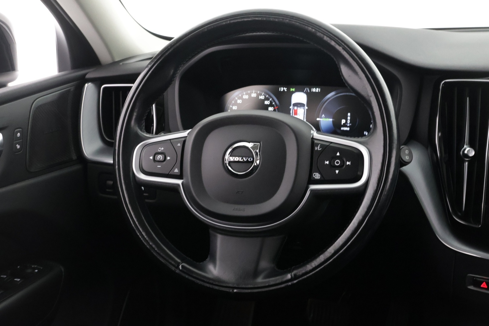 VOLVO XC60 2021