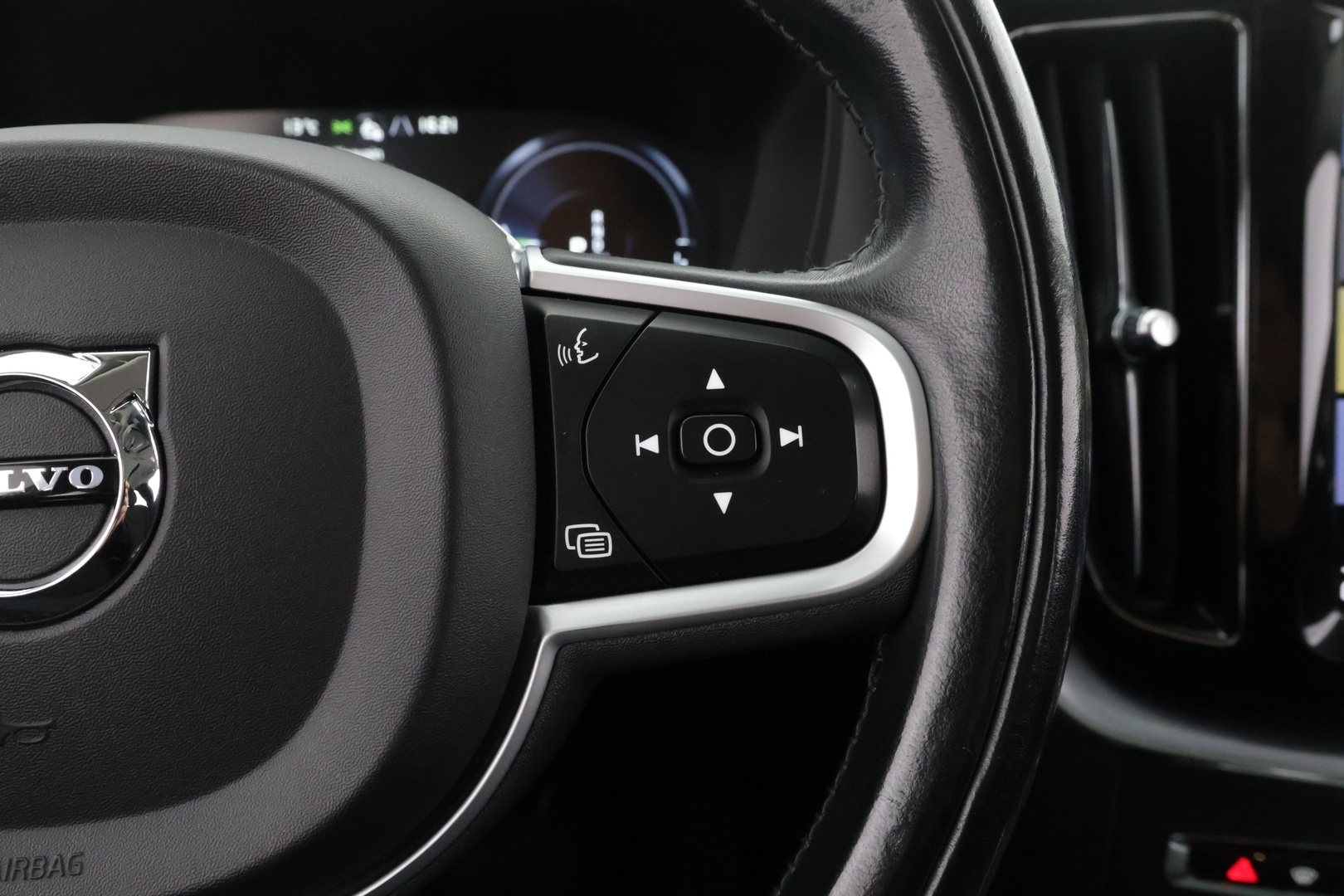 VOLVO XC60 2021