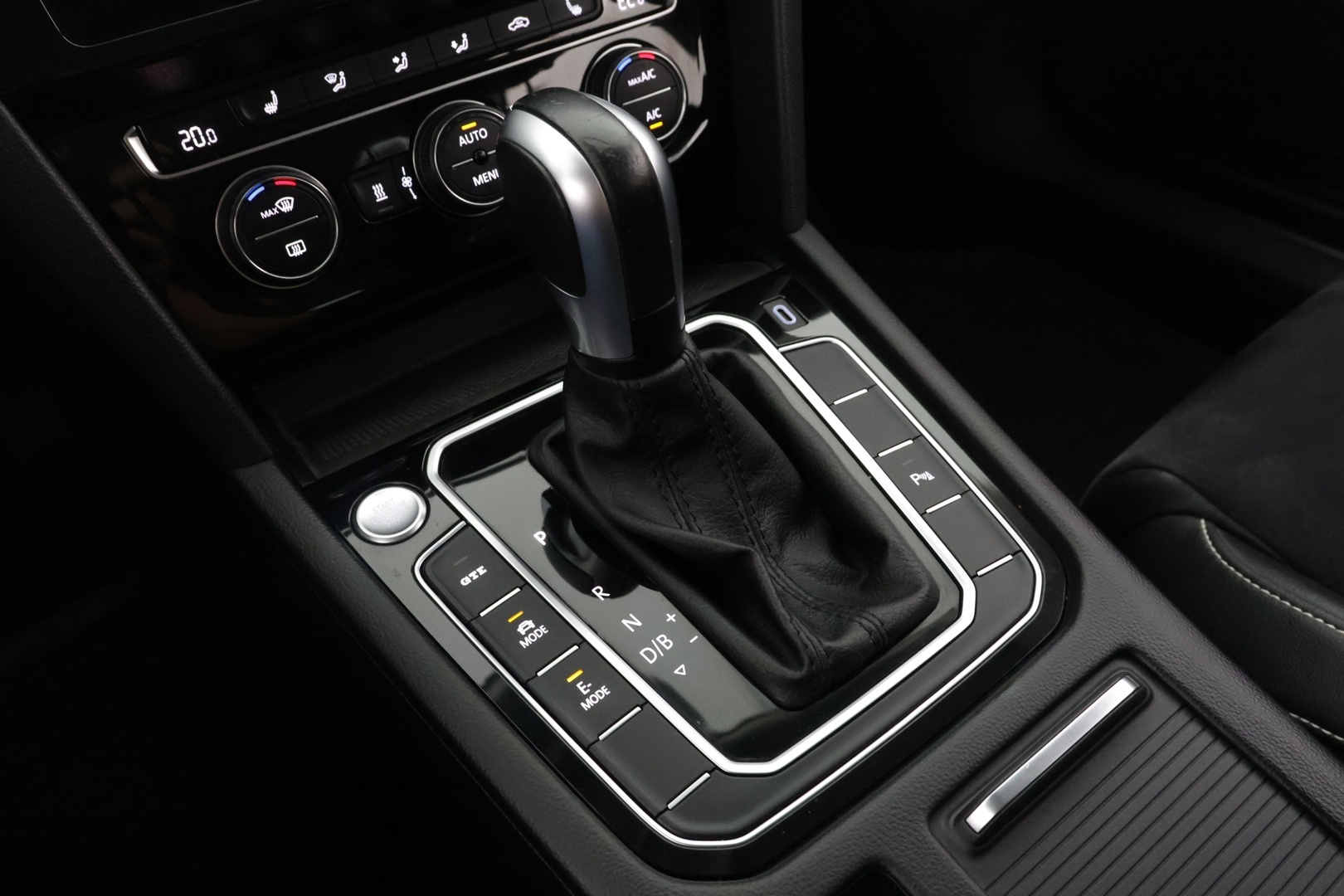 VOLKSWAGEN Passat 2020