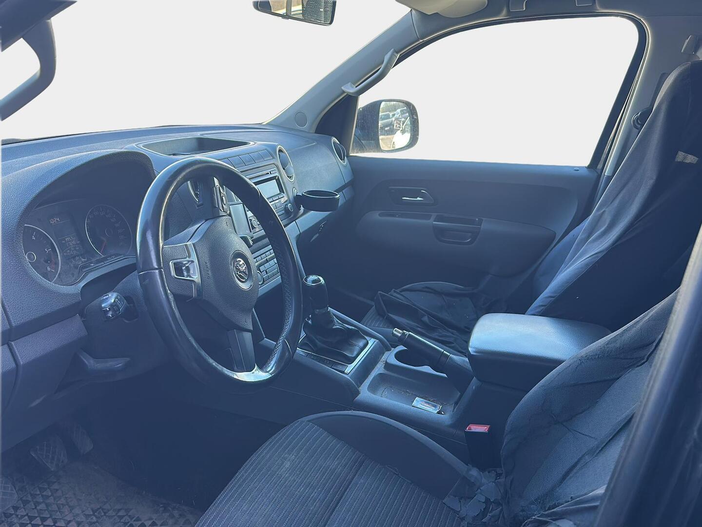 VOLKSWAGEN Amarok 2012