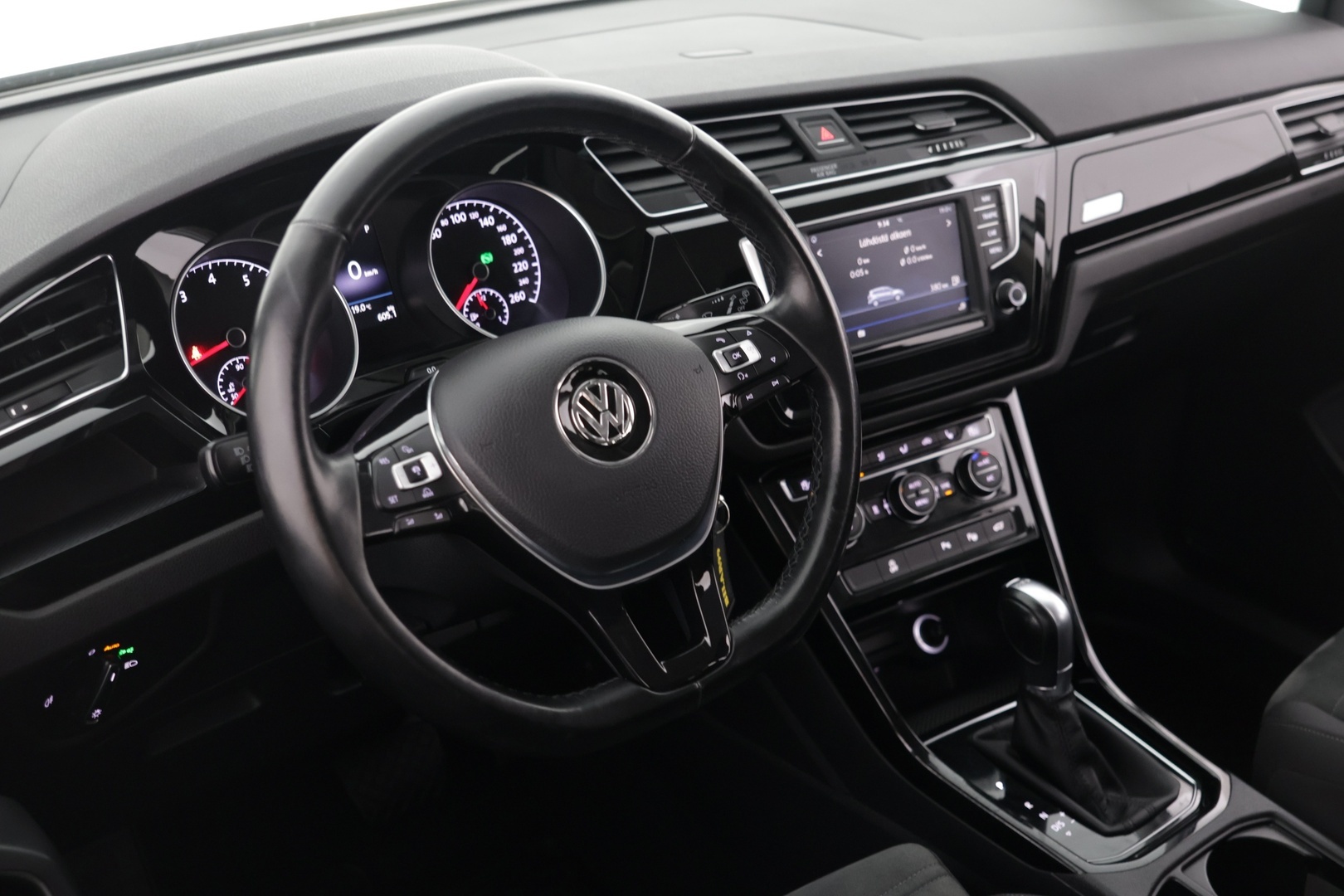 VOLKSWAGEN Touran 2017