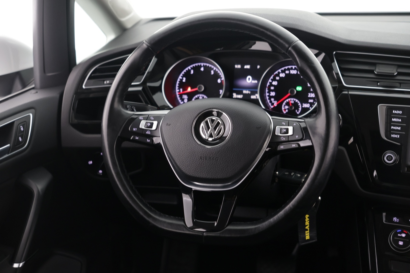 VOLKSWAGEN Touran 2017