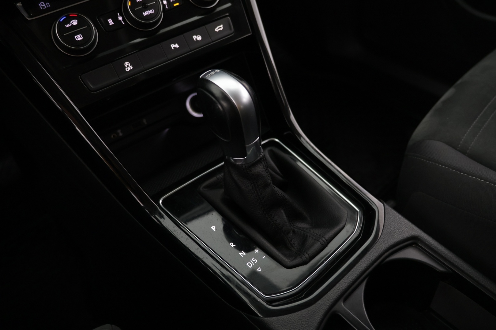 VOLKSWAGEN Touran 2017