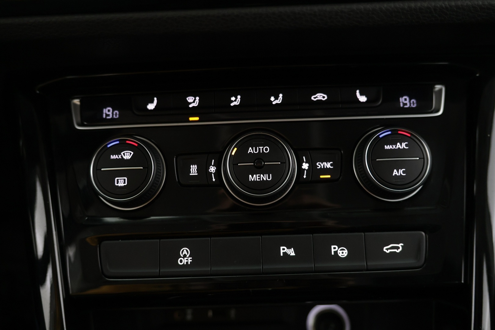 VOLKSWAGEN Touran 2017