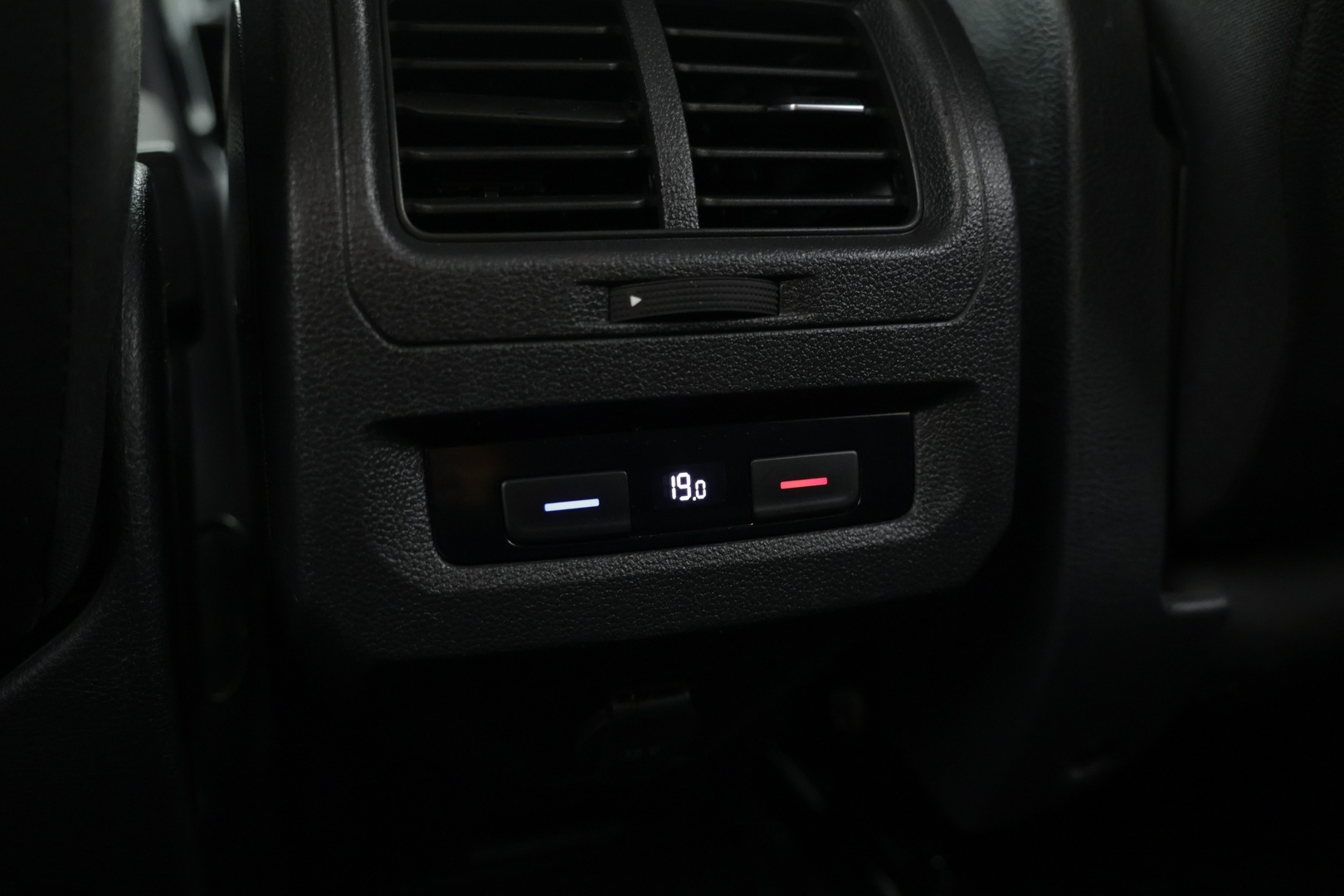 VOLKSWAGEN Touran 2017